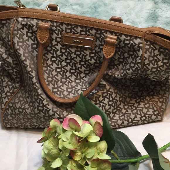 Donna Karen purse/overnight bag - Picture 8 of 8